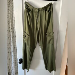SUPERDOWN army green casual pants, size large, inseam about 25-26 inches